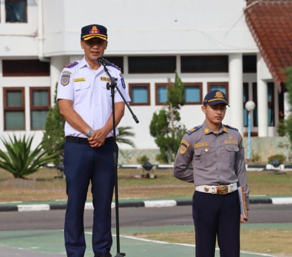 Kadishub Babel Asban Aris Pimpin Upacara Bendera Mingguan ASN di Lingkungan Pemerintah Provinsi Kepulauan Bangka Belitung 